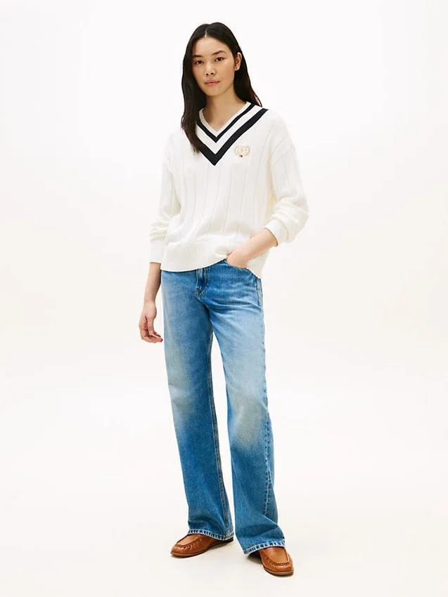 Laurel Leaf Logo Cricket Sweater Laurel Leaf Logo Cricket Sweater