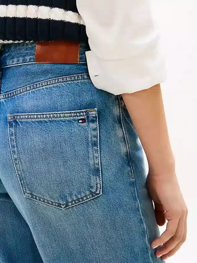 Mid-Rise Loose Straight Jean Mid-Rise Loose Straight Jean