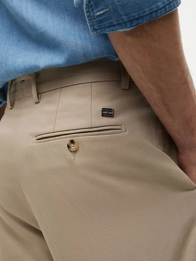 Relaxed Cotton-Linen Blend Chino Short Relaxed Cotton-Linen Blend Chino Short