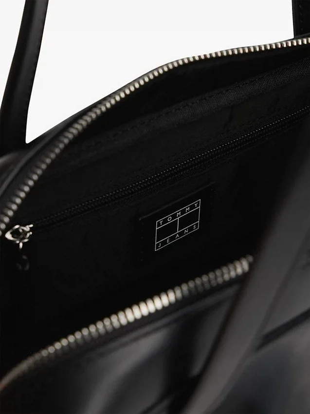 Tommy Jeans East-West Shoulder Bag Tommy Jeans East-West Shoulder Bag