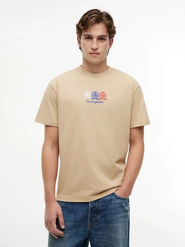 Tommy Jeans Multi-Crest Logo T-Shirt Tommy Jeans Multi-Crest Logo T-Shirt