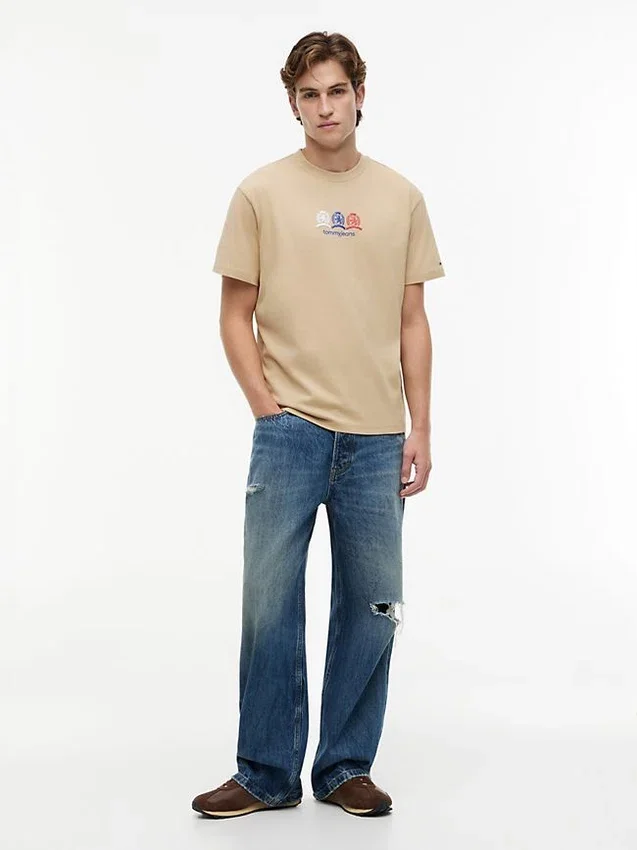 Tommy Jeans Multi-Crest Logo T-Shirt Tommy Jeans Multi-Crest Logo T-Shirt