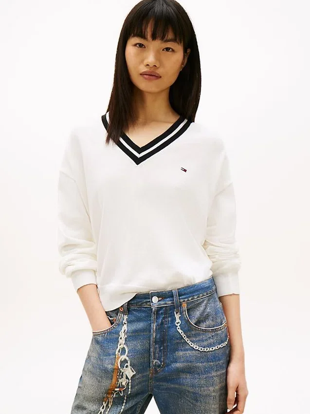 Tommy Jeans Relaxed Fit V-Neck Sweater Tommy Jeans Relaxed Fit V-Neck Sweater