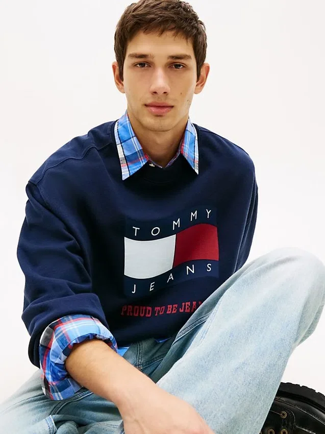 Tommy Jeans Wavy Flag Logo Sweatshirt Tommy Jeans Wavy Flag Logo Sweatshirt