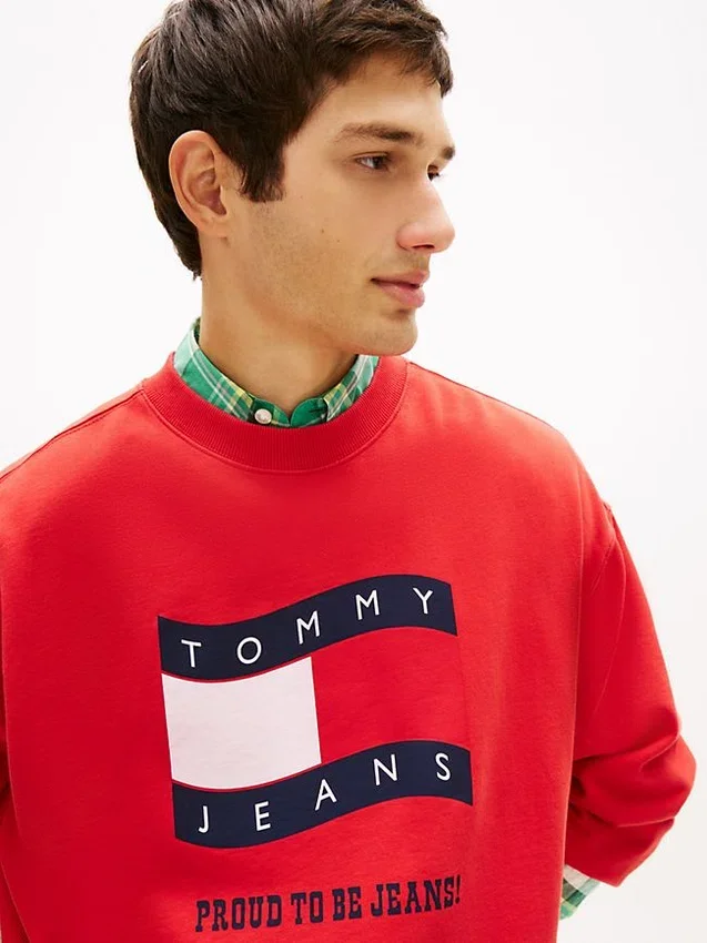 Tommy Jeans Wavy Flag Logo Sweatshirt Tommy Jeans Wavy Flag Logo Sweatshirt