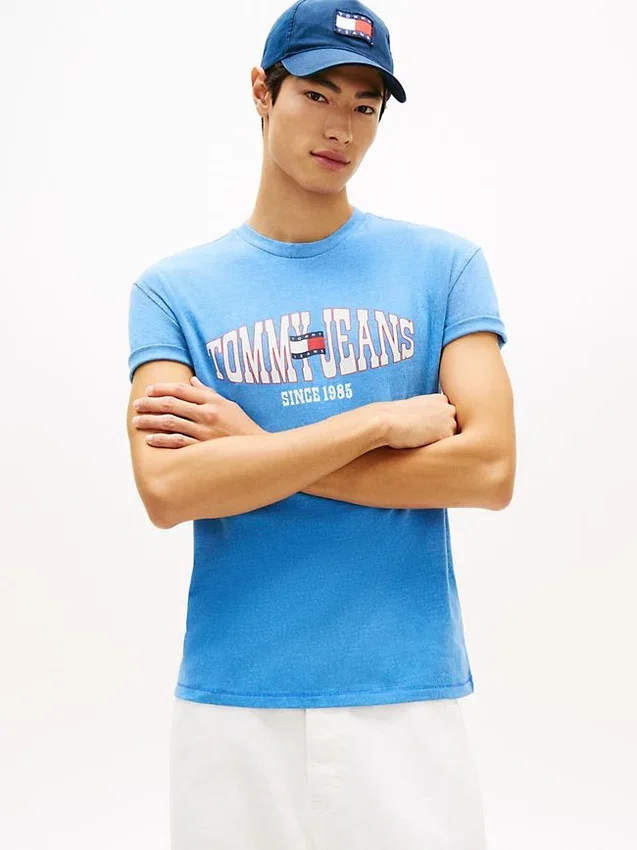 Tommy Jeans Wavy Flag Logo T-Shirt Tommy Jeans Wavy Flag Logo T-Shirt