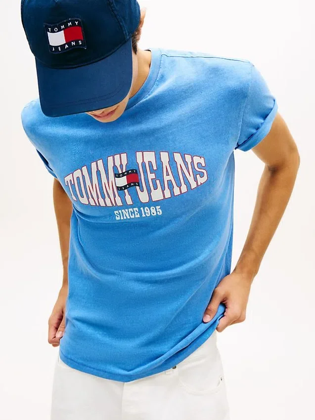 Tommy Jeans Wavy Flag Logo T-Shirt Tommy Jeans Wavy Flag Logo T-Shirt